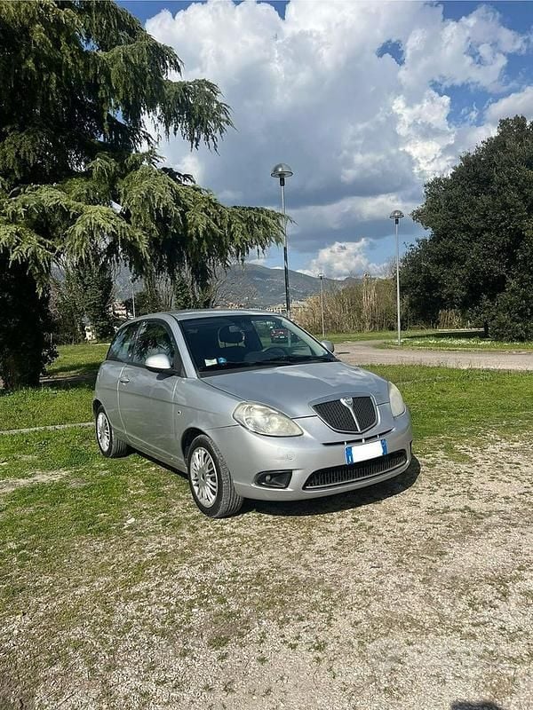 Usata Lancia Ypsilon 60 CV (44 kW) 2010 Grigio Utilitaria
