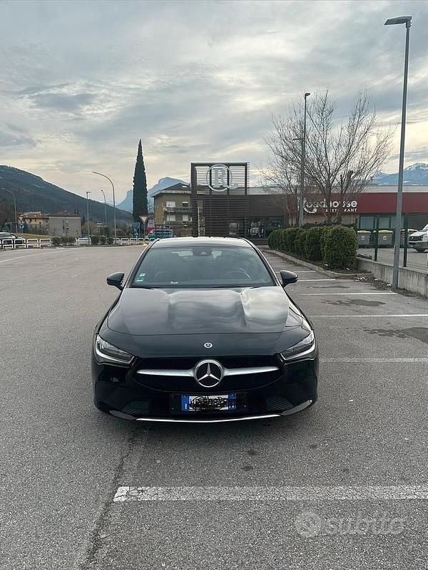 Usata Mercedes CLA200 150 CV (110 kW) 2020 Nero Station wagon