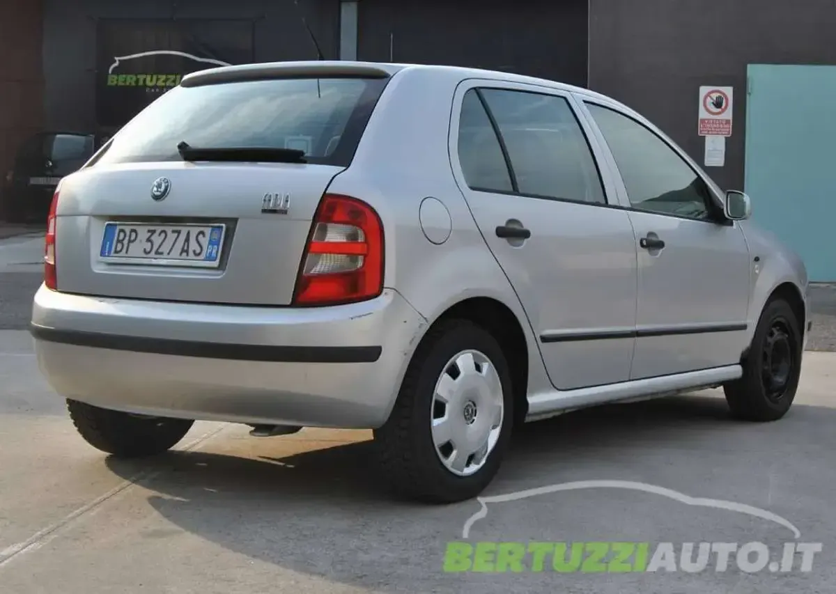 Usata Skoda Fabia Comfort 75 CV (55 kW) 2000 Argento Berlina