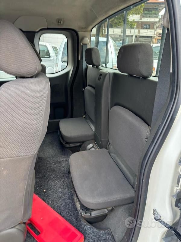 Brugt Nissan Navara 171 HK (125 kW) 2007 Hvid Pickup / Ladvogn