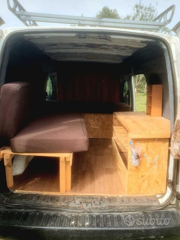 Usata Opel Combo 102 CV (75 kW) 2010 Monovolume