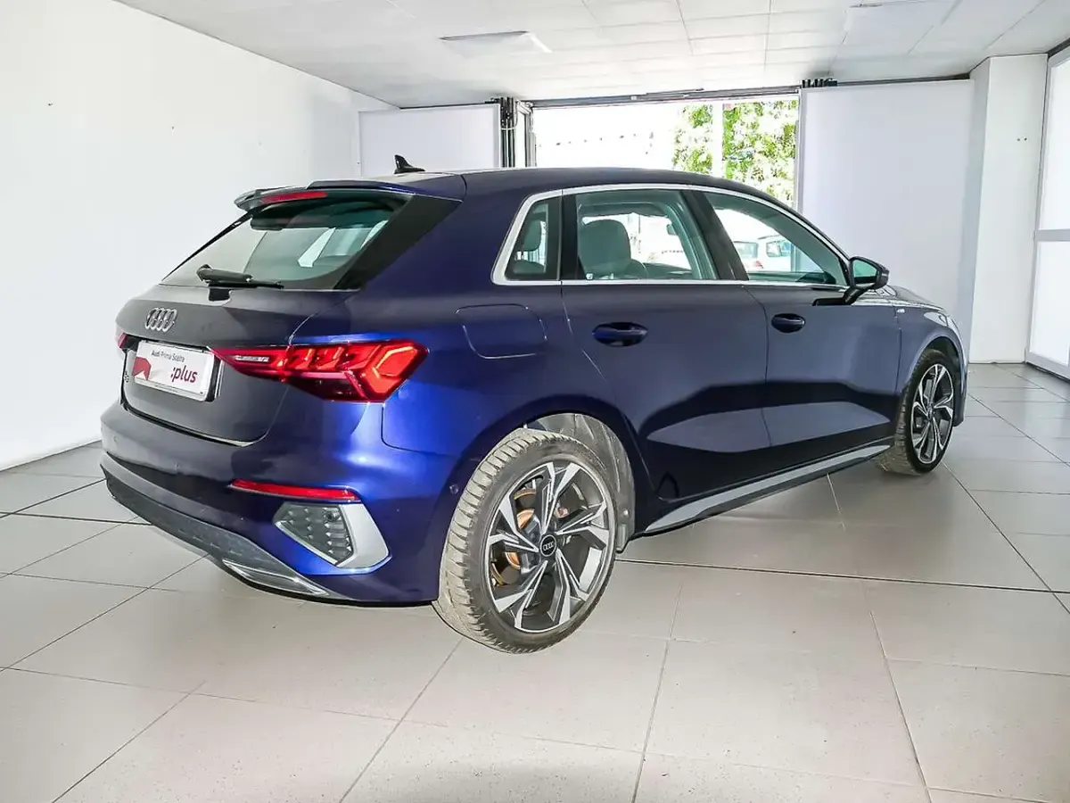 Usata Audi A3 S-Line 204 CV (150 kW) 2024 Blu navarra metallizzato Berlina