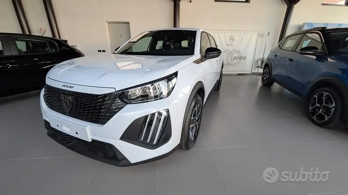 Neu Peugeot 2008 Style 100 PS (73 kW) 2026 Grau SUV