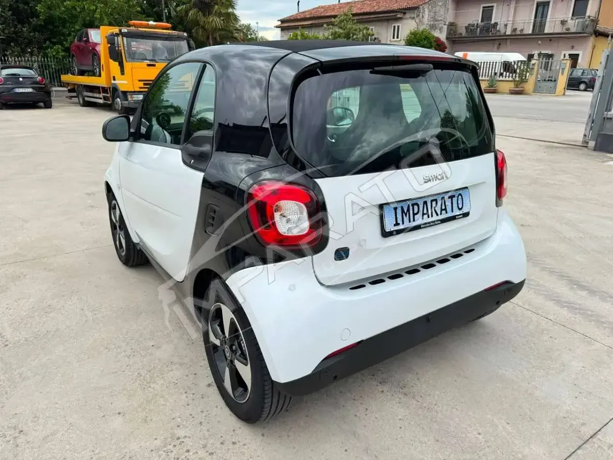 Gebraucht Smart ForTwo Coupé Passion 41 kW (56 PS) 2023 Weiß Kleinwagen
