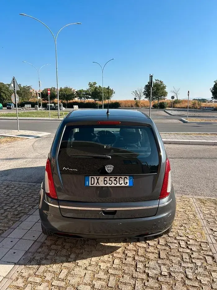 Usata Lancia Musa 77 CV (56 kW) 2009 Grigio Monovolume