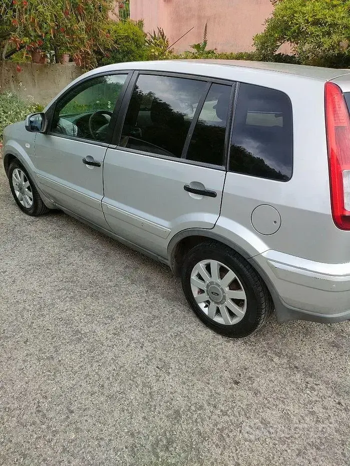 Usata Ford Fusion 68 CV (50 kW) 2009 Utilitaria