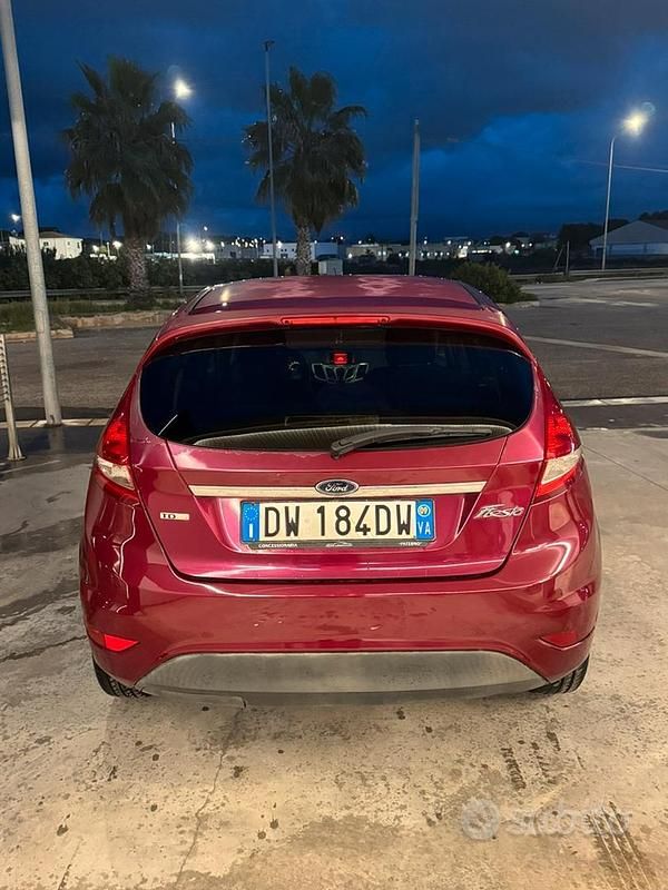 Usata Ford Fiesta 80 CV (58 kW) 2009 Rosso Utilitaria
