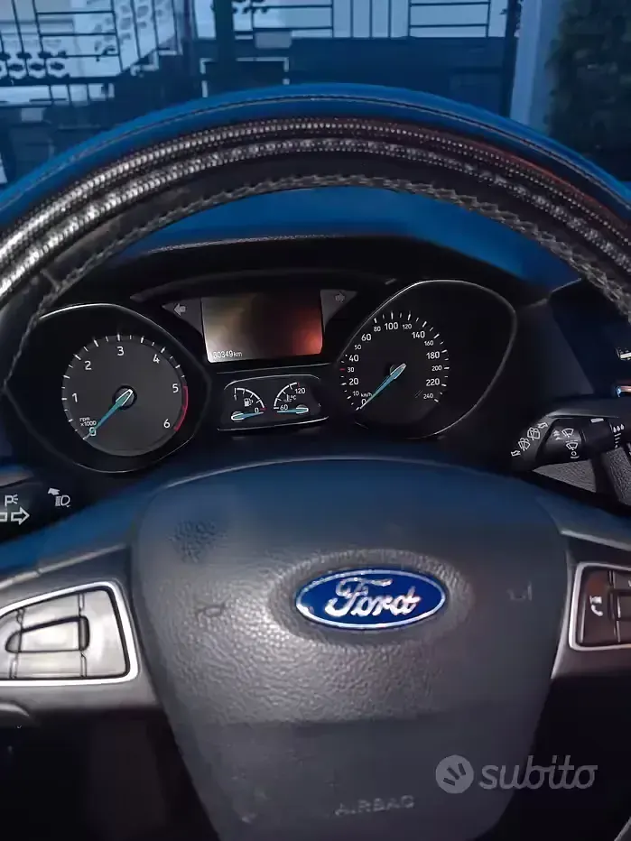 Usata Ford Focus 95 CV (69 kW) 2015 Grigio Berlina