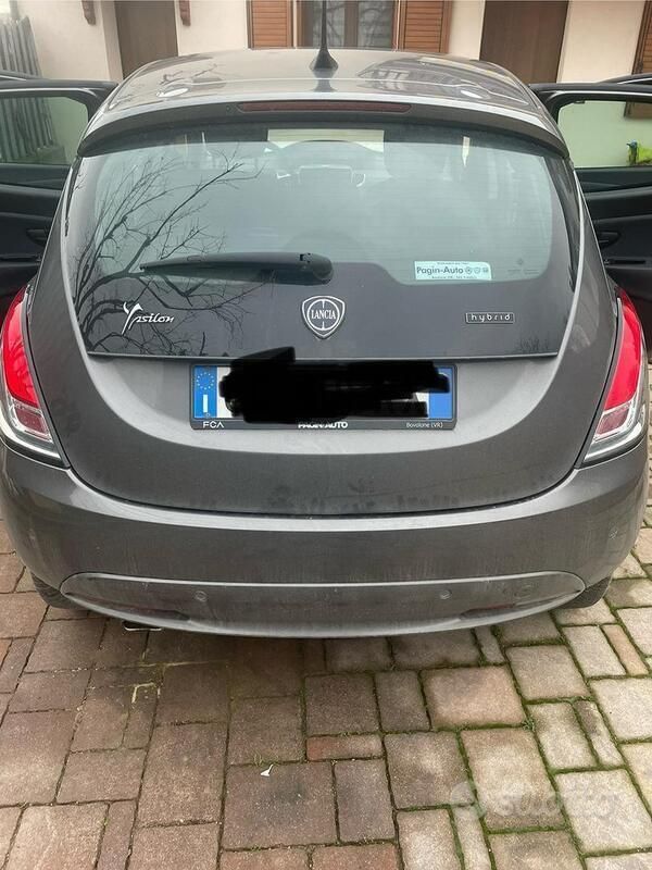 Usata Lancia Ypsilon 69 CV (50 kW) 2021 Grigio Utilitaria