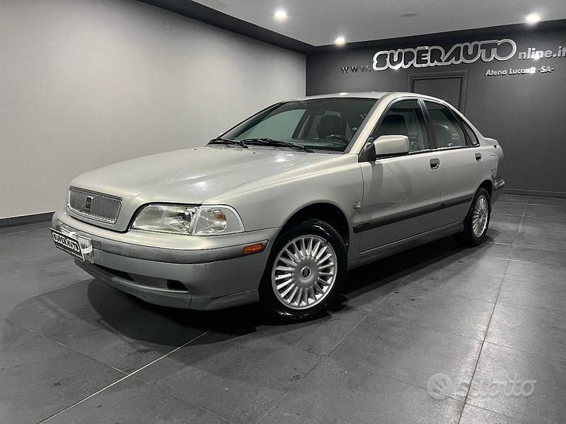 Usata Volvo S40 90 CV (66 kW) 1998 Grigio Berlina