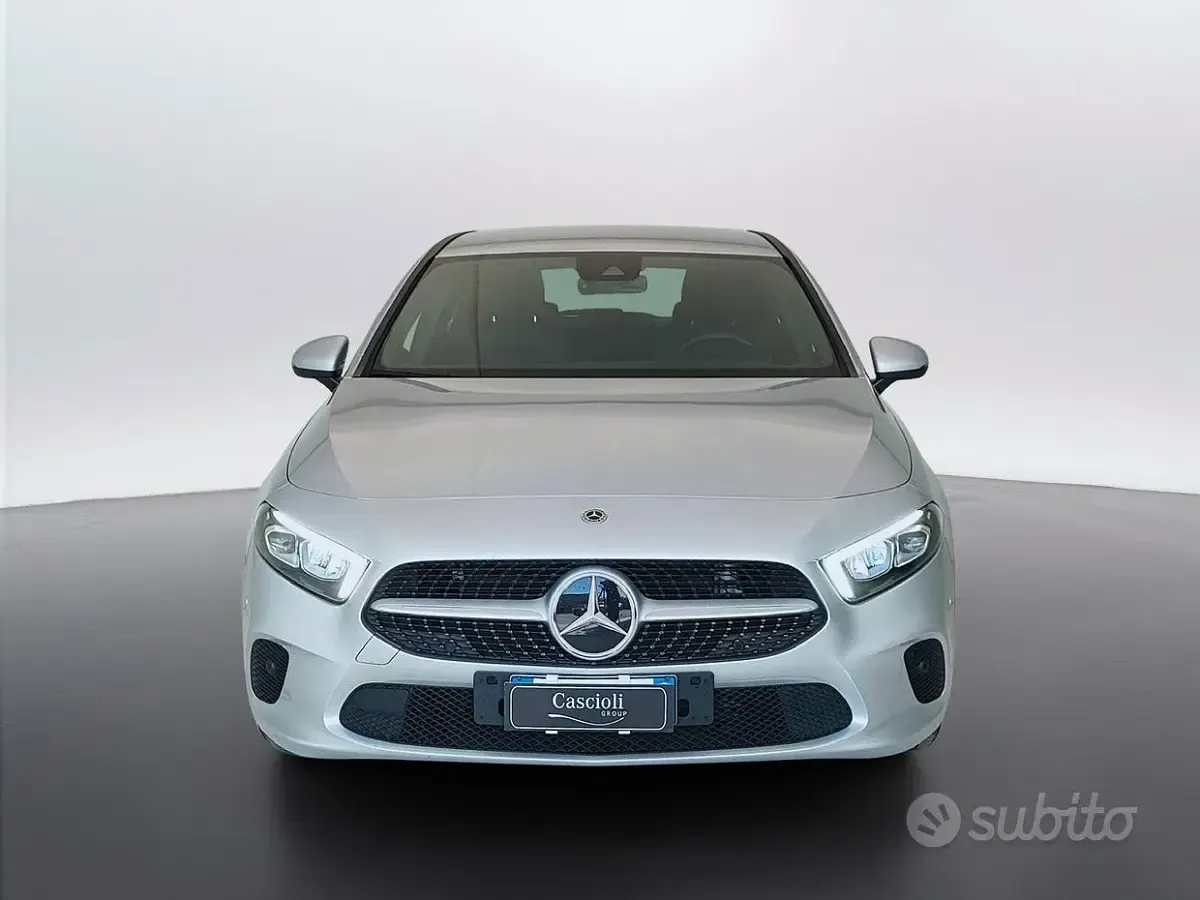 Usata Mercedes A180 116 CV (85 kW) 2021 Grigio Berlina