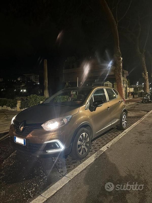 Marrone Usata 2018 Renault Captur SUV | 11.500 € (Buon prezzo) - Immagine 1/4