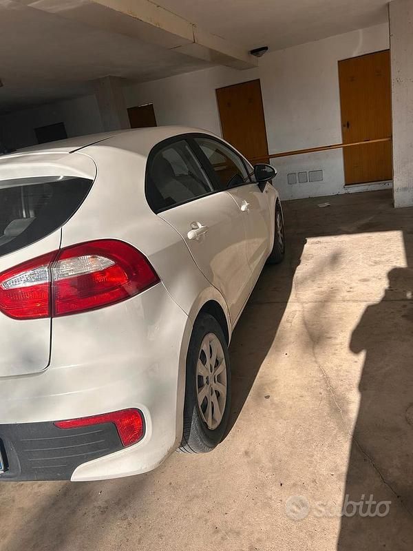 Usata Kia Rio 85 CV (62 kW) 2016 Bianco Utilitaria