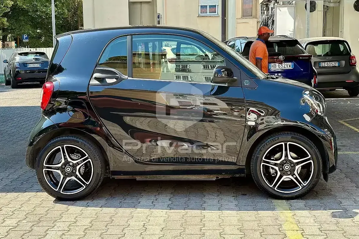 Usata Smart ForTwo Coupé Pulse 41 kW (56 CV) 2021 Nero Utilitaria