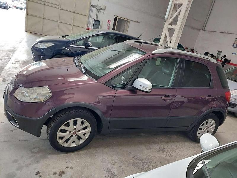 Usata Fiat Sedici Emotion 120 CV (88 kW) 2012 Viola SUV