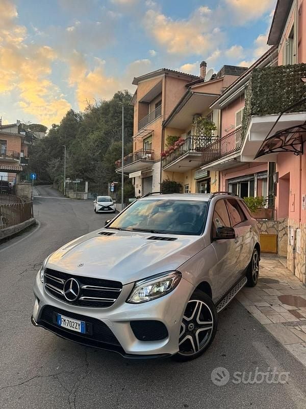 Argento Usata 2018 Mercedes GLE250 Premium Plus Tre volumi | 27.990 € (Buon prezzo) - Immagine 1/4