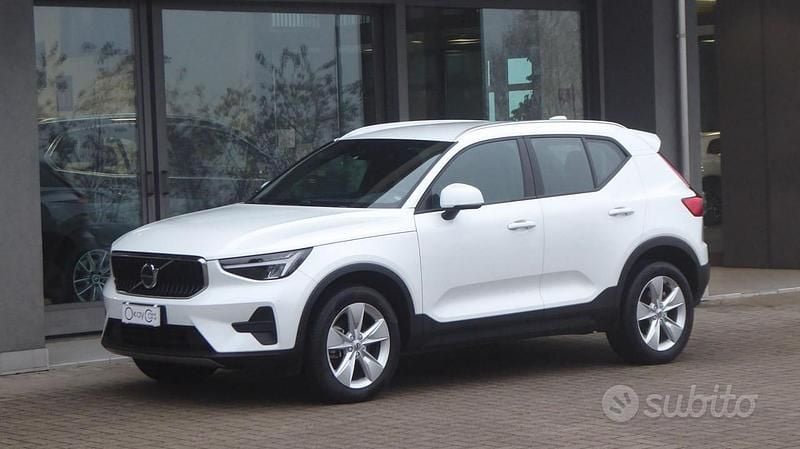 Bianco Usata 2024 Volvo XC40 Core SUV | 29.950 € (Super prezzo) - Immagine 1/4