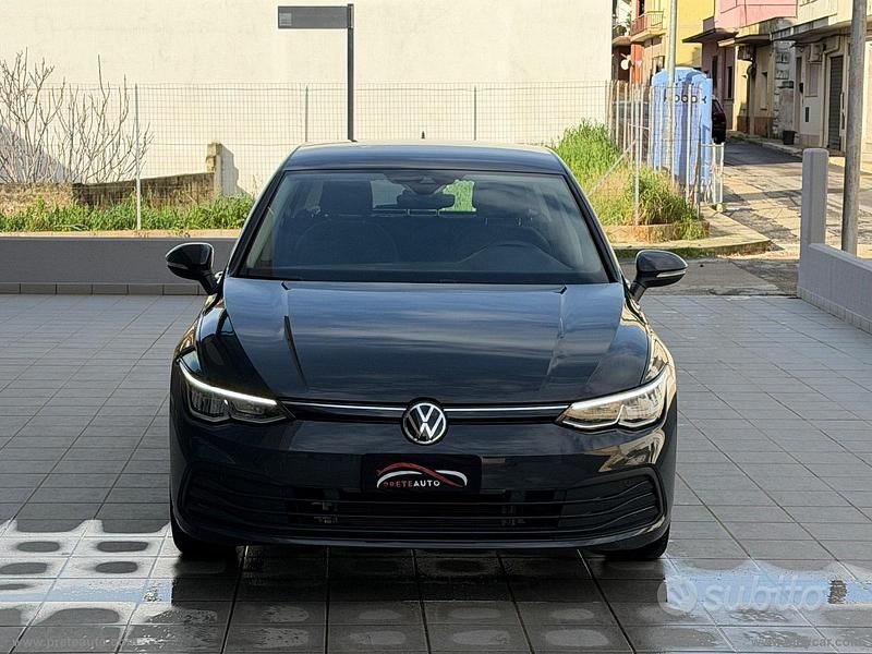 Usata VW Golf VIII Life 110 CV (80 kW) 2020 Grigio Berlina