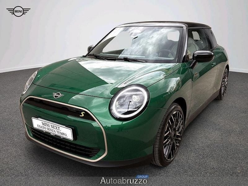 Usata Mini Cooper SE Favoured 160 kW (218 CV) 2025 Verde Utilitaria