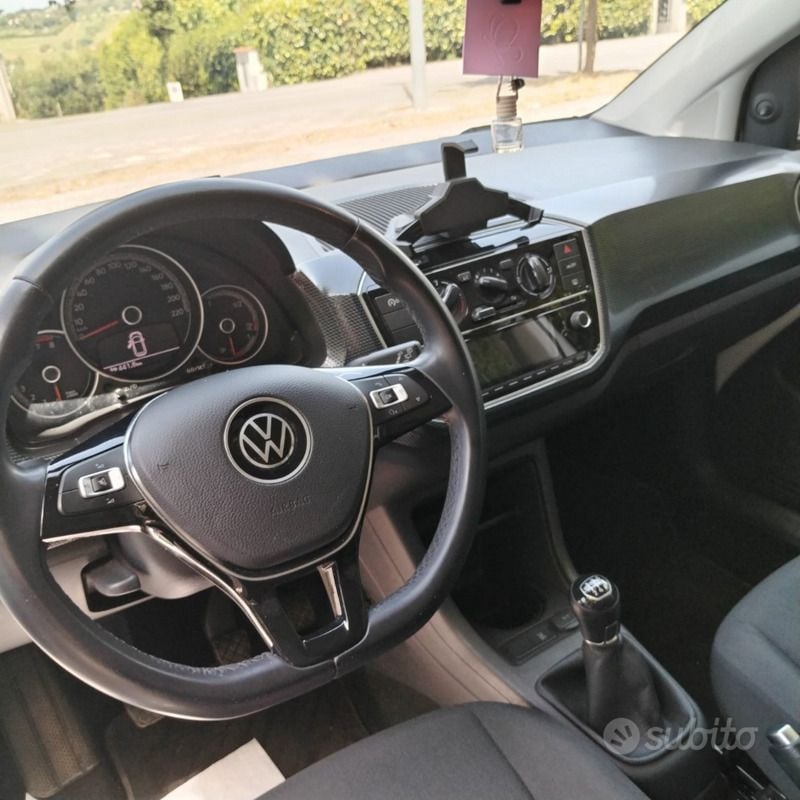 Usata VW up! 68 CV (50 kW) 2021 Bianco Utilitaria