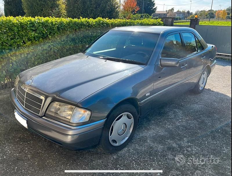 Usata Mercedes C220 Elegance 95 CV (69 kW) 1995 Marrone Berlina