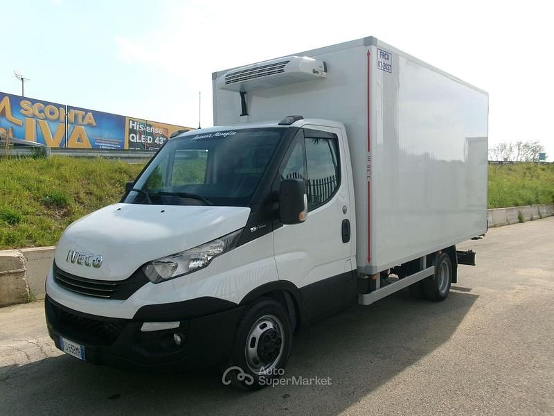 Usata Iveco Daily 136 CV (100 kW) 2018 Bianco Berlina