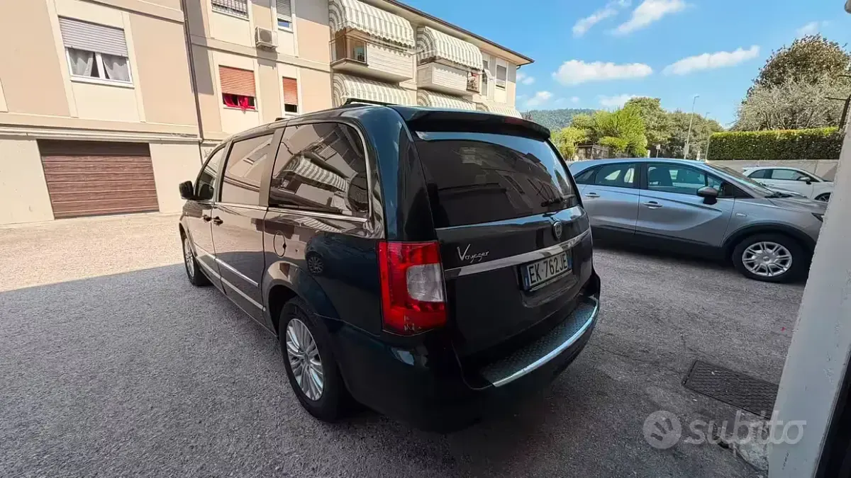 Usata Lancia Voyager 163 CV (119 kW) 2011 Nero Monovolume