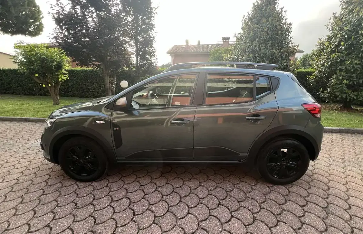 Usata Dacia Sandero Extreme 101 CV (74 kW) 2023 Verde Berlina