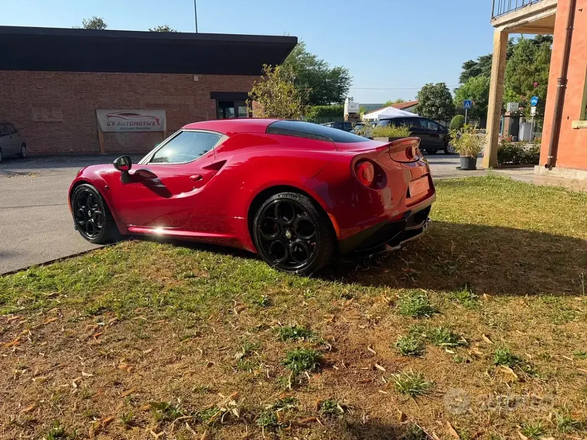 Usata Alfa Romeo 4C 241 CV (177 kW) 2016 Rosso Coupé