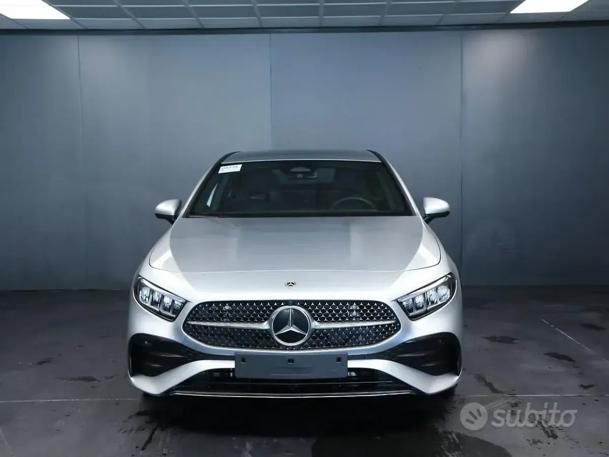 Usata Mercedes A180 AMG line 136 CV (100 kW) 2025 Grigio Berlina