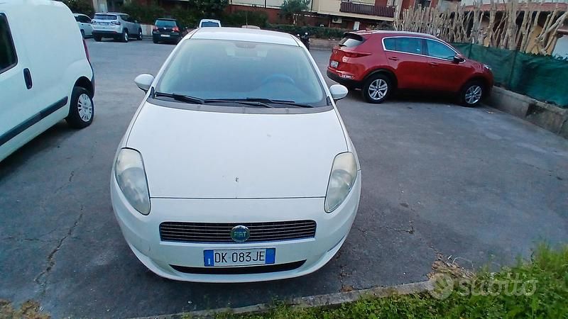 Usata Fiat Punto 75 CV (55 kW) 2007 Bianco Utilitaria