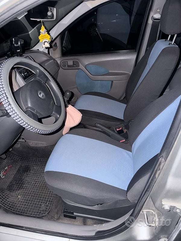 Usata Fiat Panda 54 CV (39 kW) 2005 Grigio Utilitaria