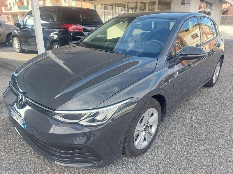 Grigio Usata 2023 VW Golf VIII Life Tre volumi | 22.500 € (Buon prezzo) - Immagine 1/4