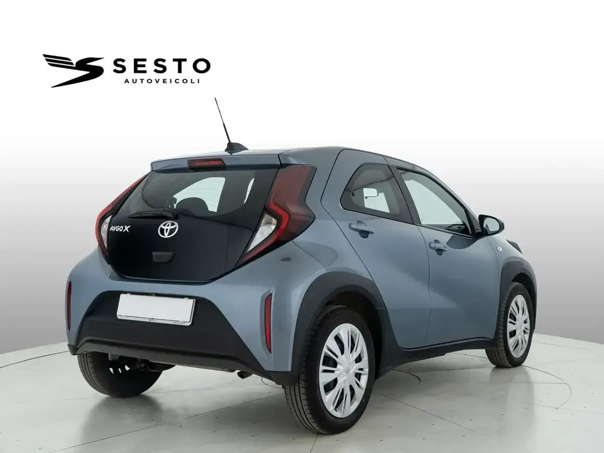 Usata Toyota Aygo X Active 72 CV (52 kW) 2024 Grigio SUV