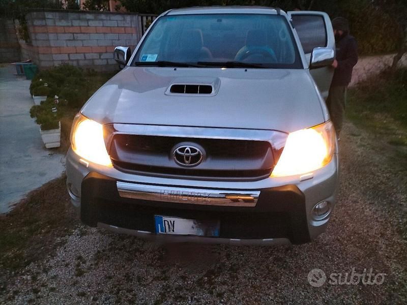 Usata Toyota HiLux 120 CV (88 kW) 2009 Grigio Pick-up