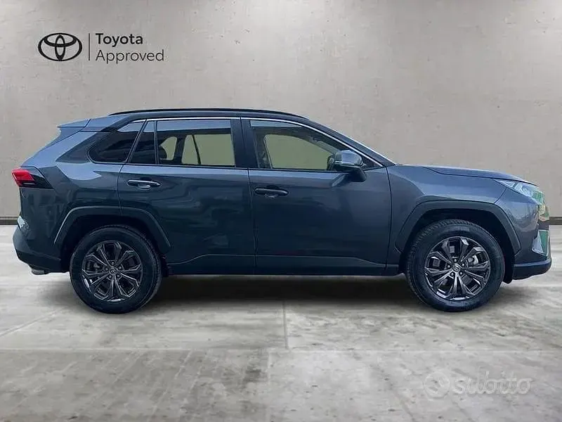 Usata Toyota RAV4 Hybrid 218 CV (160 kW) 2022 Grigio SUV