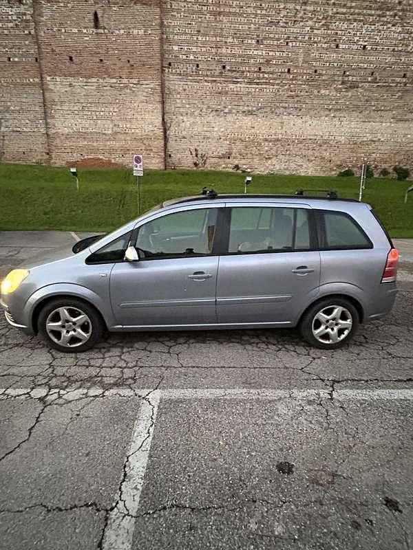 Usata Opel Zafira Enjoy 120 CV (88 kW) 2008 Monovolume