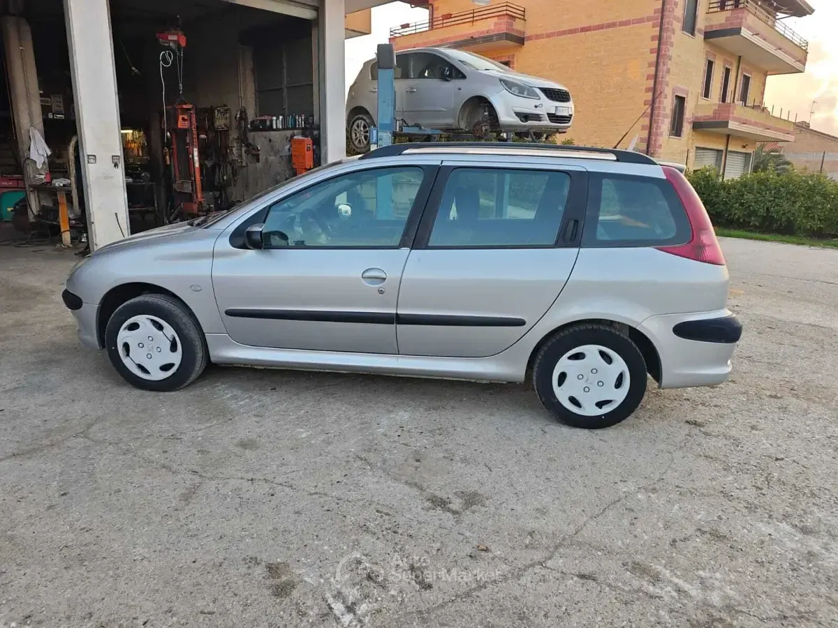 Usata Peugeot 206 68 CV (50 kW) 2003 Gray Station wagon