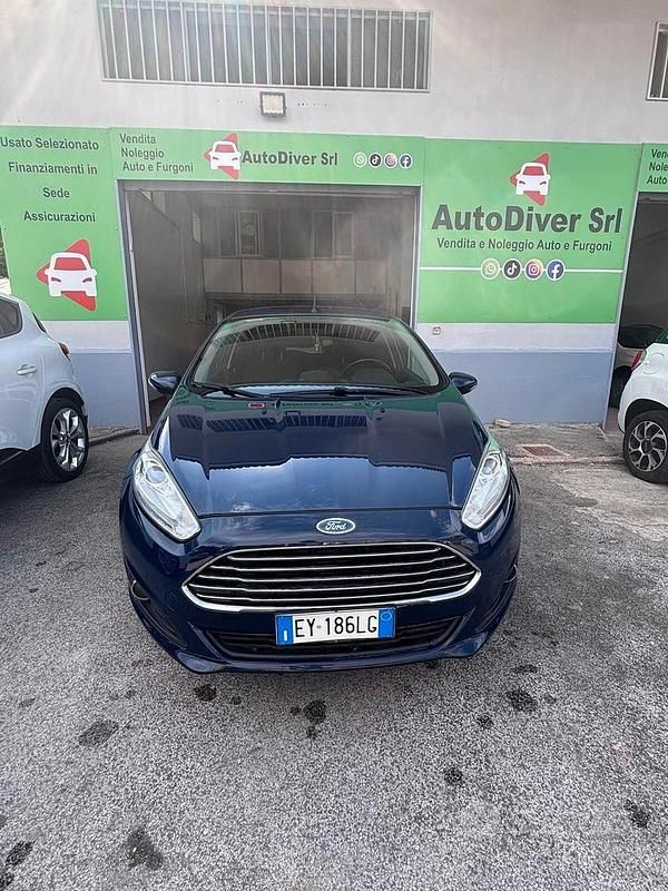 Usata Ford Fiesta Titanium 75 CV (55 kW) 2015 Blu Berlina