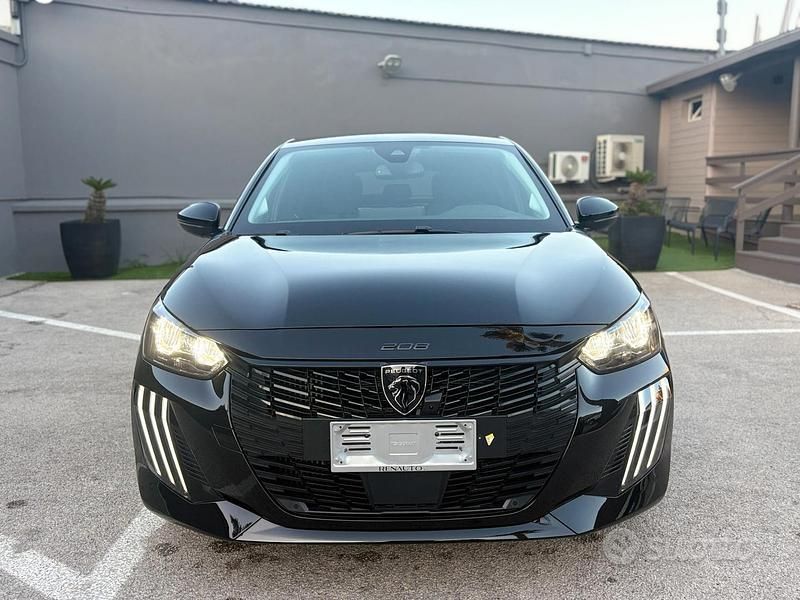 Usata Peugeot 208 Allure 100 CV (73 kW) 2025 Nero Utilitaria