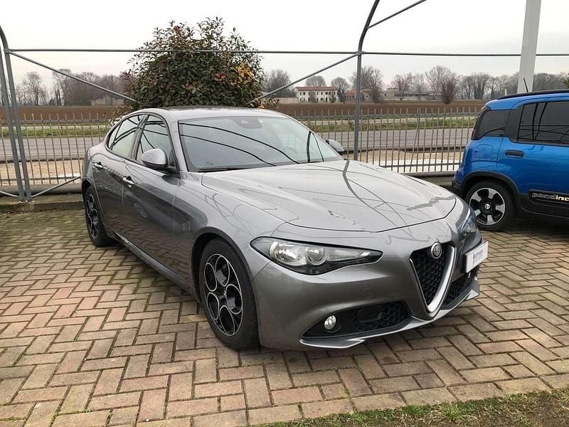 Usata Alfa Romeo Giulia Business Launch Edition 150 CV (110 kW) 2017 Grigio Berlina