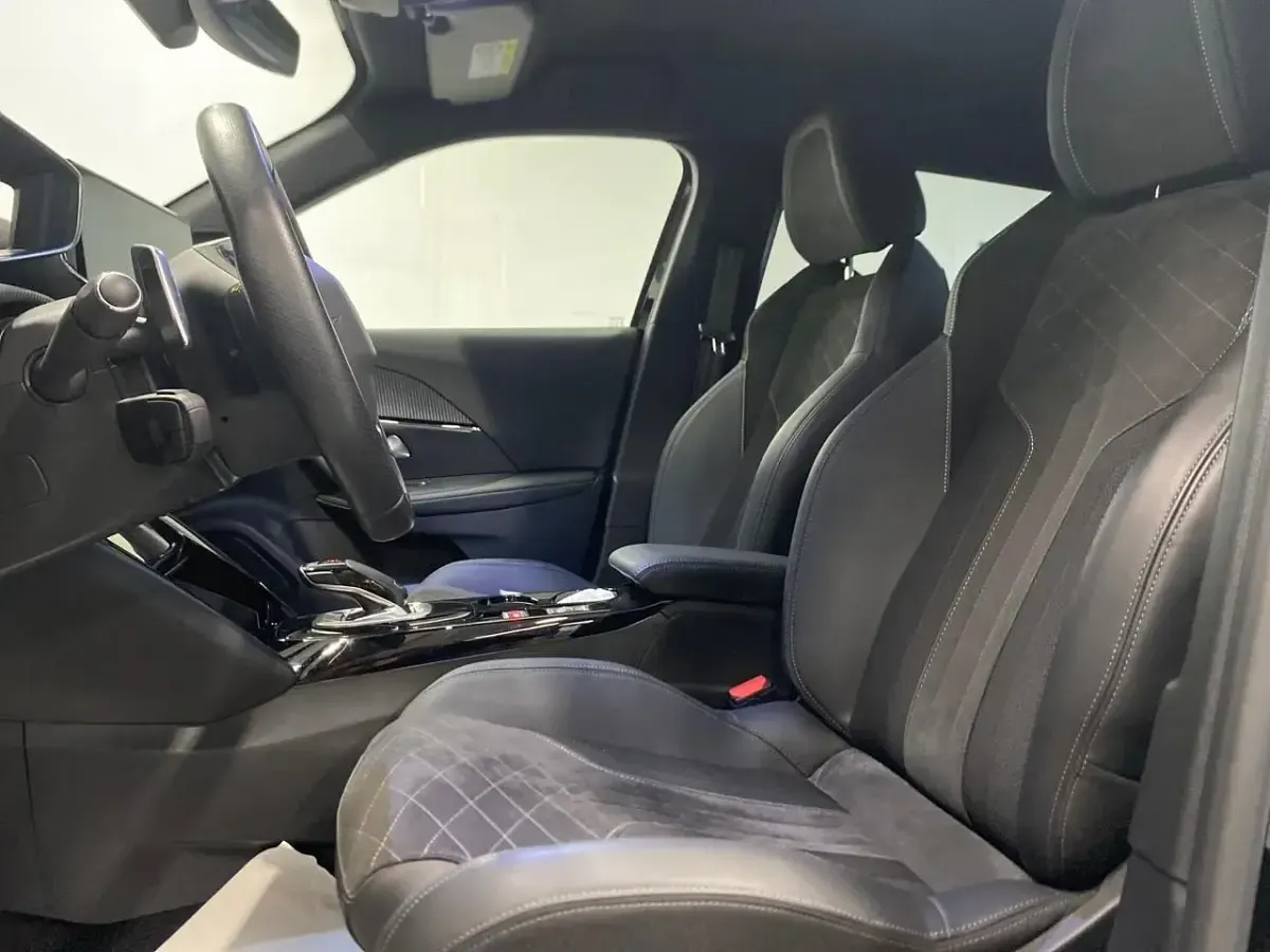Usata Peugeot 2008 GT 131 CV (96 kW) 2021 Nero SUV