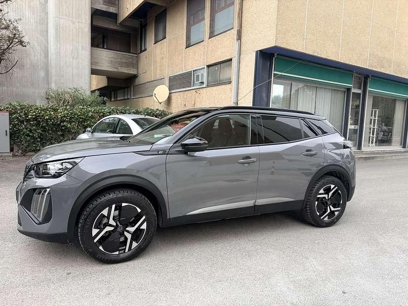 Usata Peugeot e-2008 GT 114 kW (156 CV) 2023 Grigio SUV