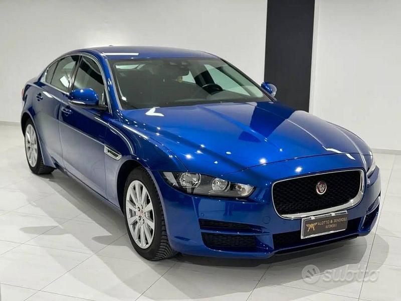 Usata Jaguar XE Prestige 180 CV (132 kW) 2016 Blu Berlina