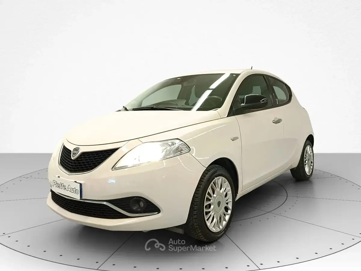 Usata Lancia Ypsilon Gold 95 CV (69 kW) 2017 Utilitaria