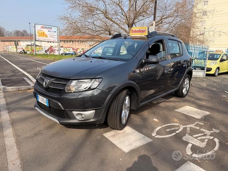 Usata Dacia Sandero Prestige 90 CV (66 kW) 2016 Grigio Utilitaria
