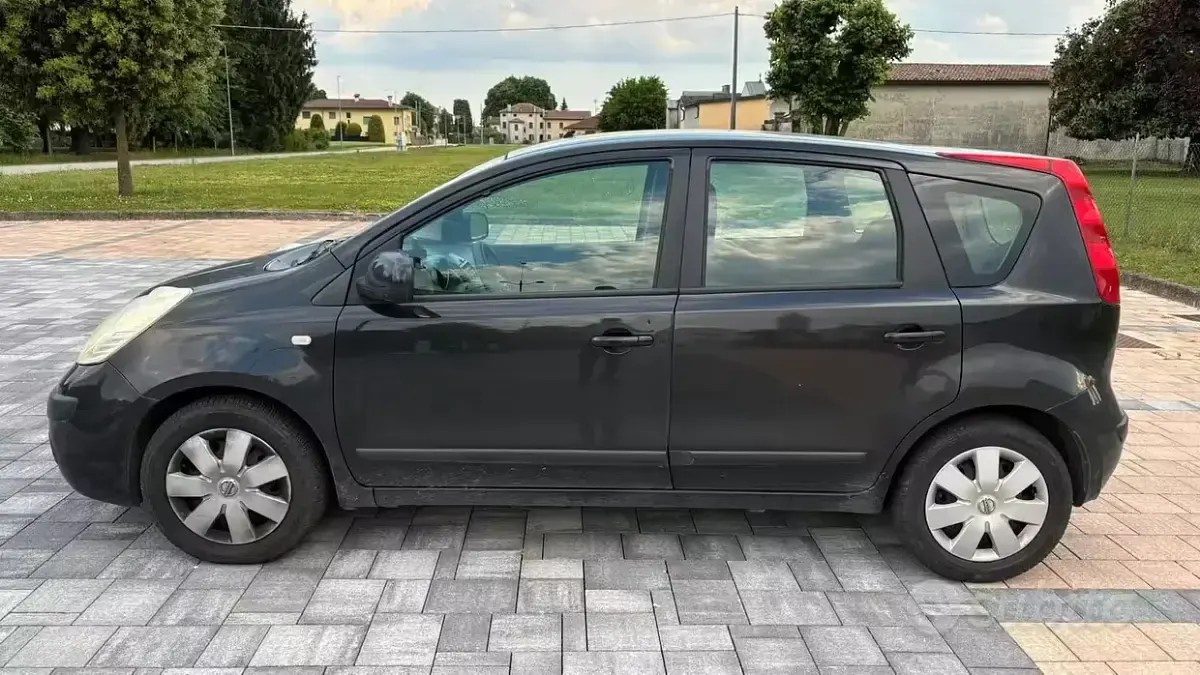 Usata Nissan Note 88 CV (64 kW) 2007 Nero Utilitaria