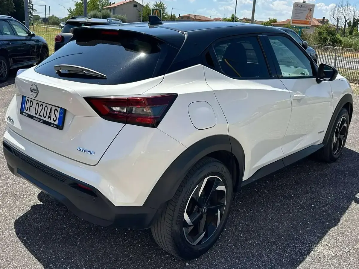 Usata Nissan Juke N-Connecta 94 CV (69 kW) 2023 Bianco perlato / tetto nero SUV