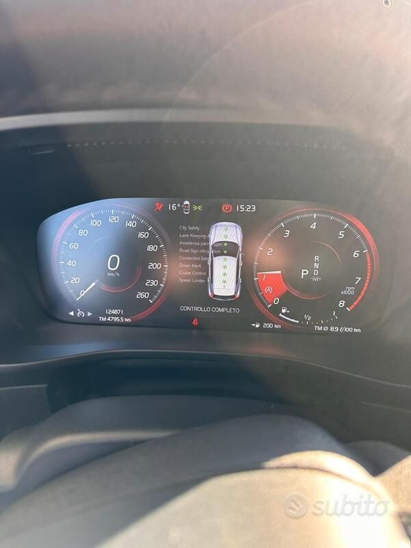 Usata Volvo XC40 129 CV (94 kW) 2021 Nero SUV