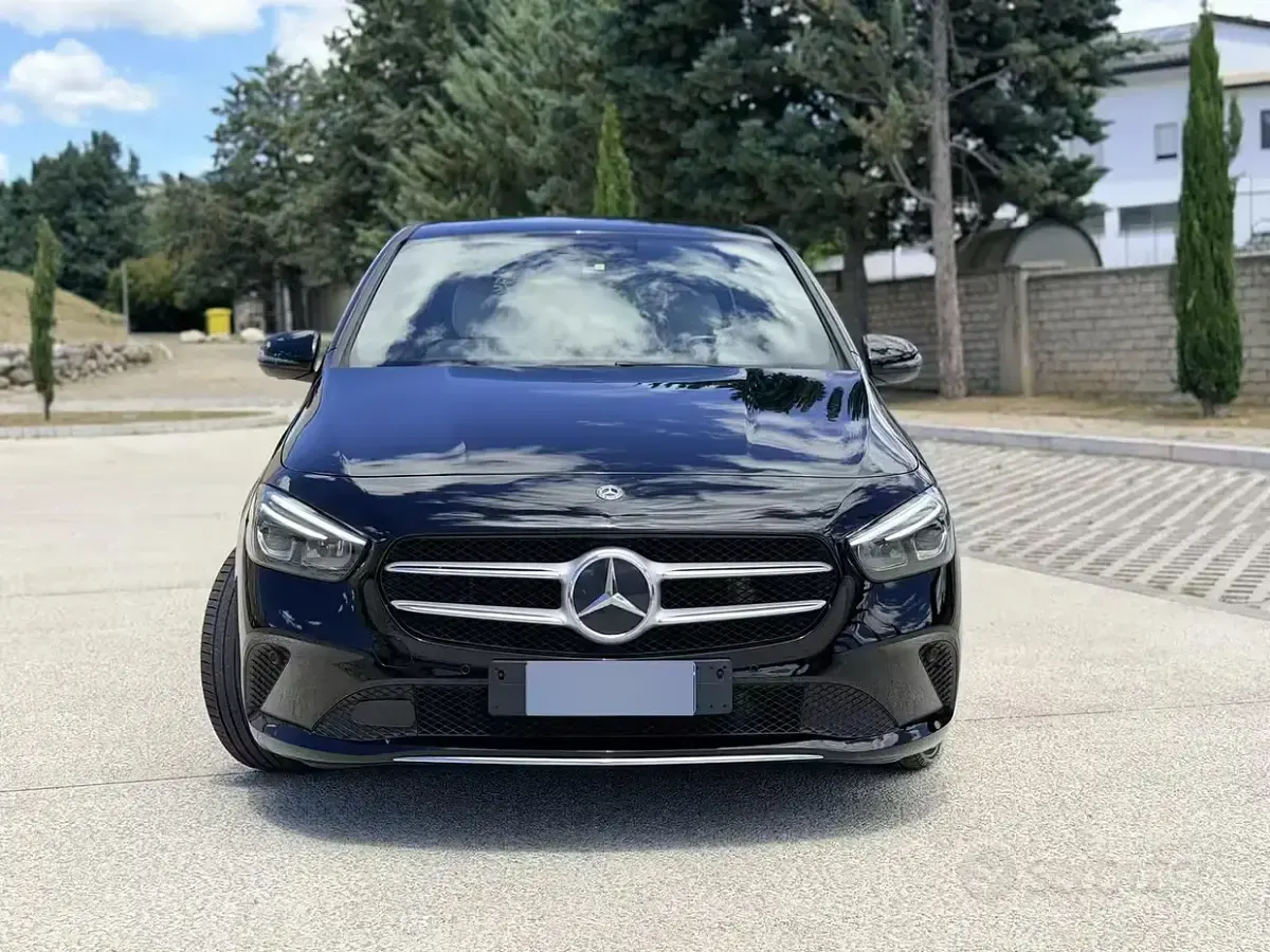 Usata Mercedes B180 136 CV (100 kW) 2019 Nero Utilitaria